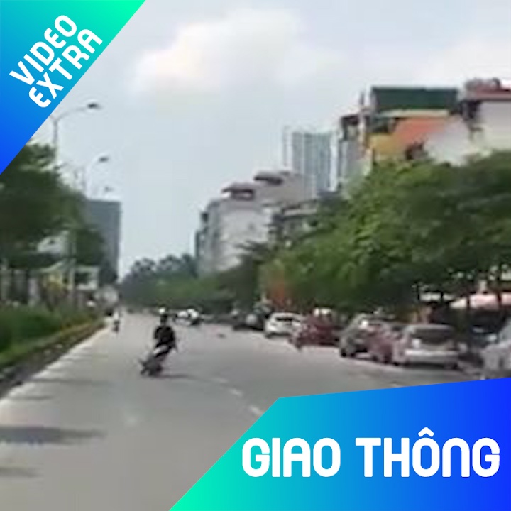 Nguoi dan ong danh vong nhu mua tren duong hinh anh