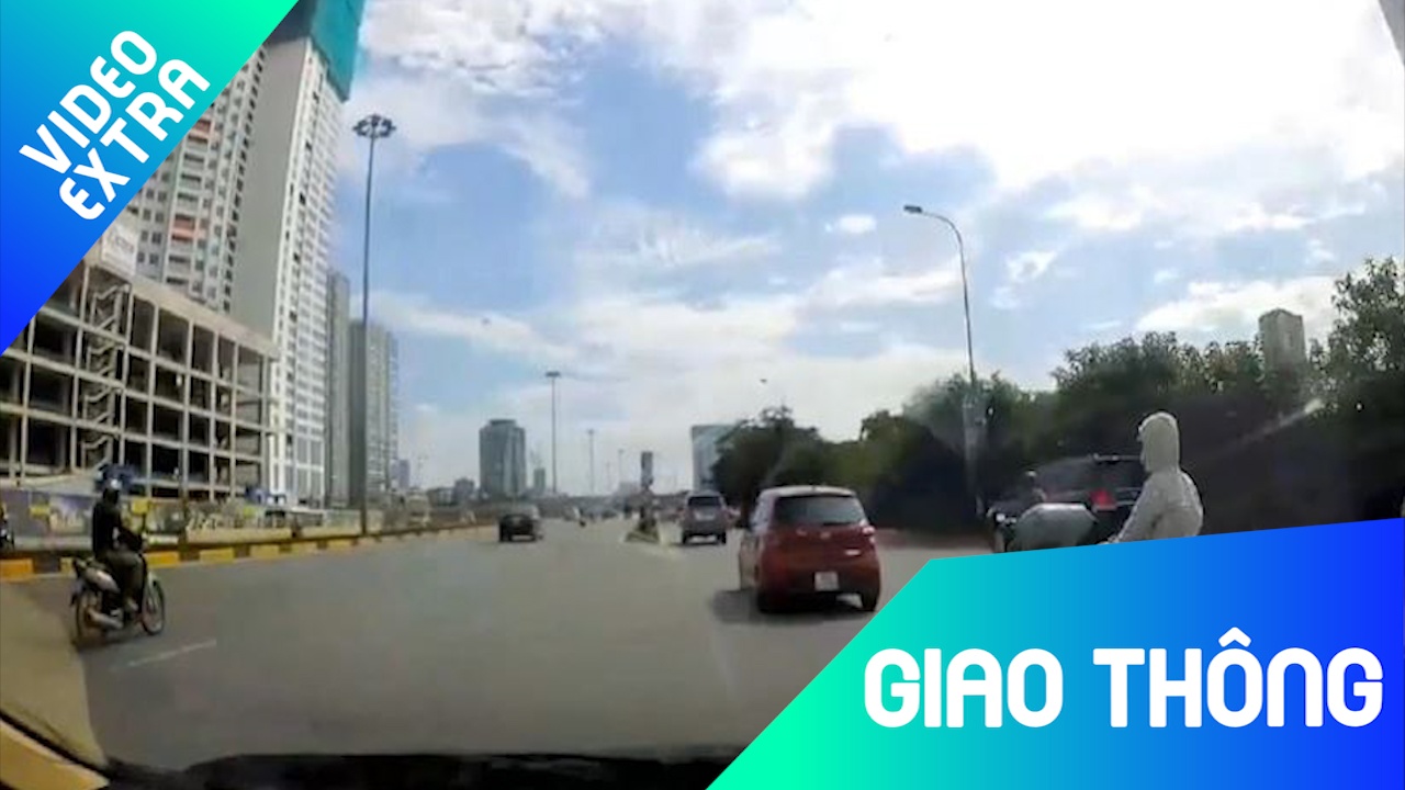 Xe may dot ngot vuot, re huong gay nguy hiem hinh anh