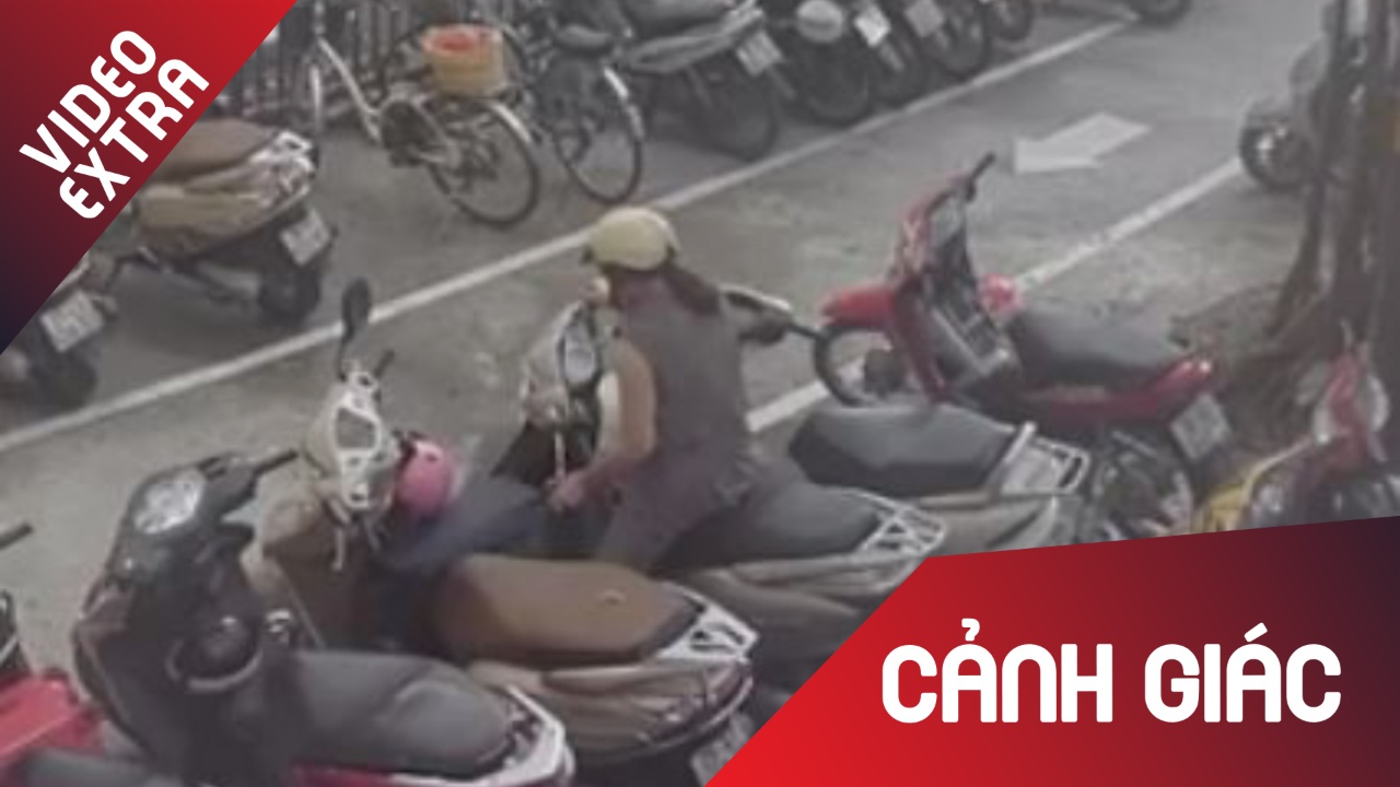 Nguoi phu nu noi long tham trom vali trong bai do xe o Ha Noi hinh anh