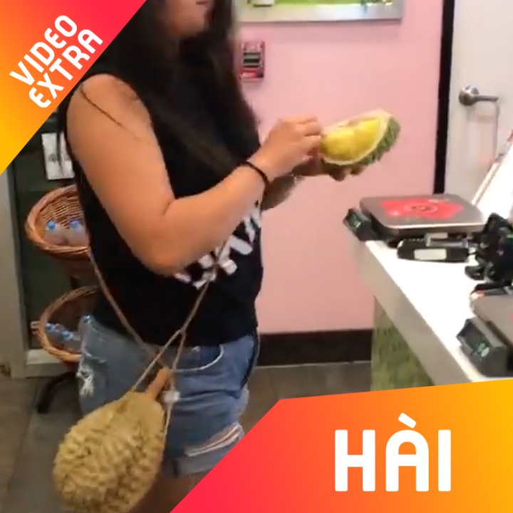 Co gai voi chiec tui 'sau rieng' doc nhat vo nhi hinh anh