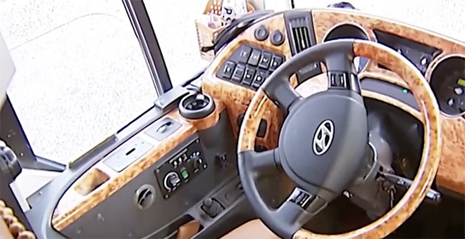 Nhieu xe khach cu ki duoc ho bien thanh 'Boeing mat dat' nhu the nao? hinh anh