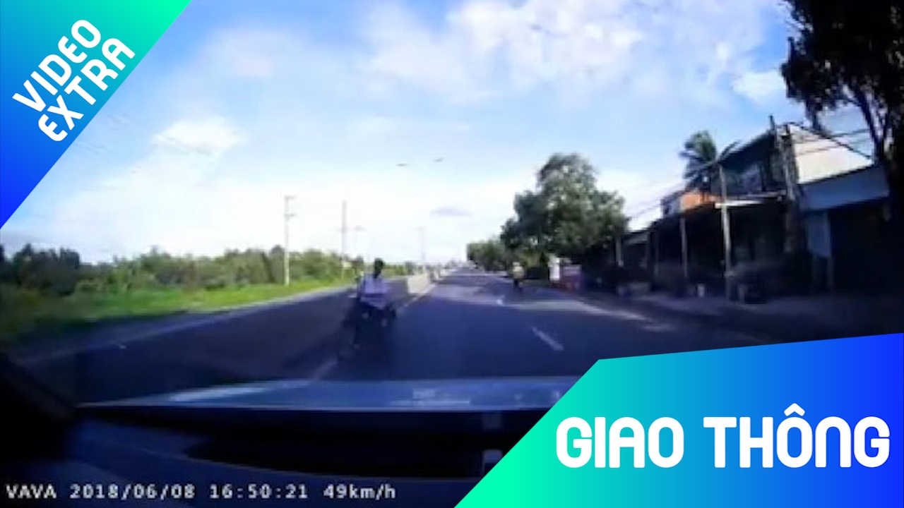 Oto phanh 'chay may' vi xe may di nguoc chieu hinh anh