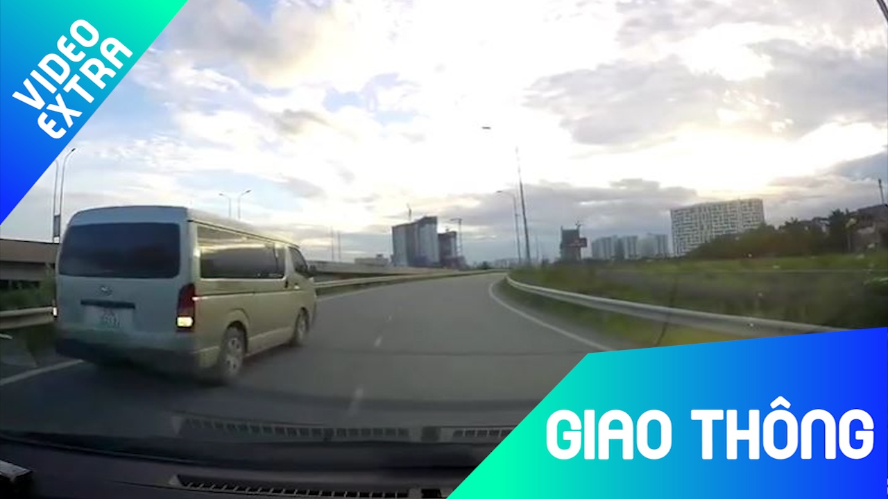 Nhieu oto do xe dot ngot giua duong cao toc, gay bat ngo cho xe sau hinh anh