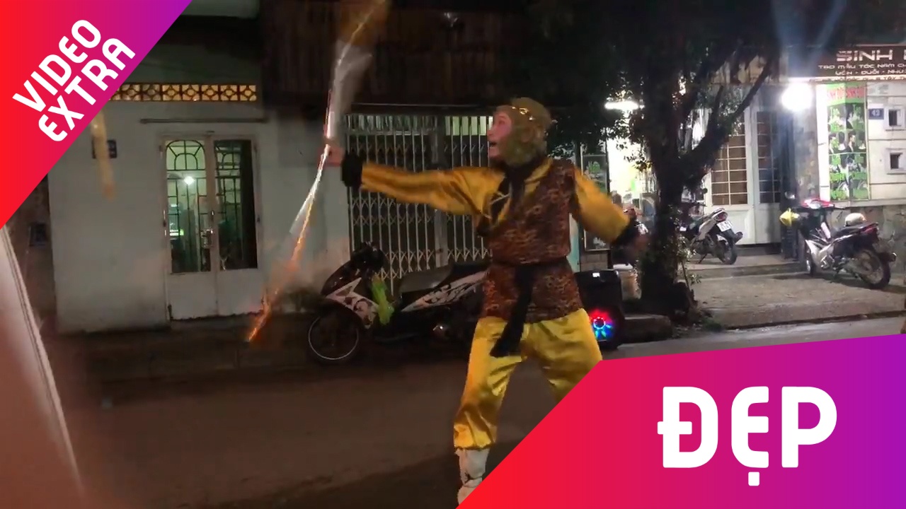 Chang trai mua gay bieu dien dep nhu Ton Ngo Khong hinh anh