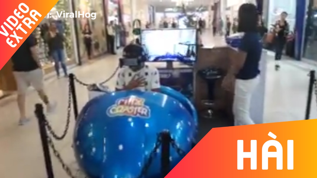 Lai xe bang kinh thuc te ao, anh chang la het giua trung tam mua sam hinh anh