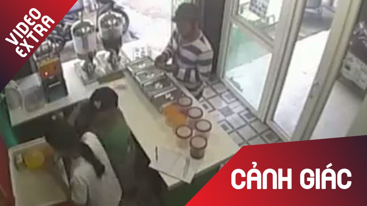 Thu doan moi: Be trai cung cha dan canh an trom khap pho hinh anh