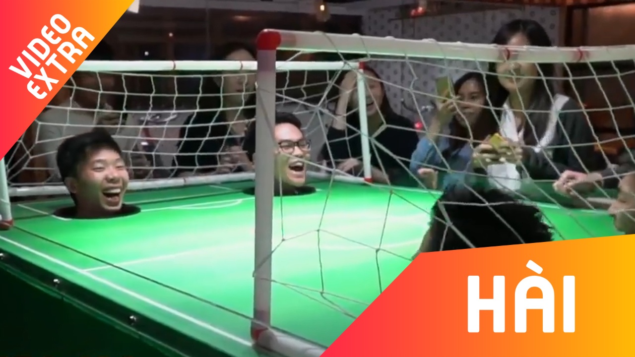 Tran bong da doc dao ma khong can dung den chan hinh anh