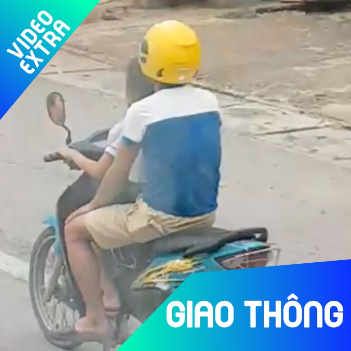 Bo cho con nho dau tran lai xe giua duong dong hinh anh
