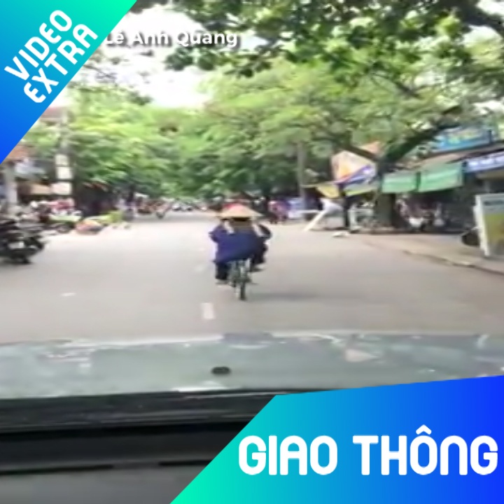 Nguoi di xe dap 'lam xiec' voi chiec thang go kep co hinh anh