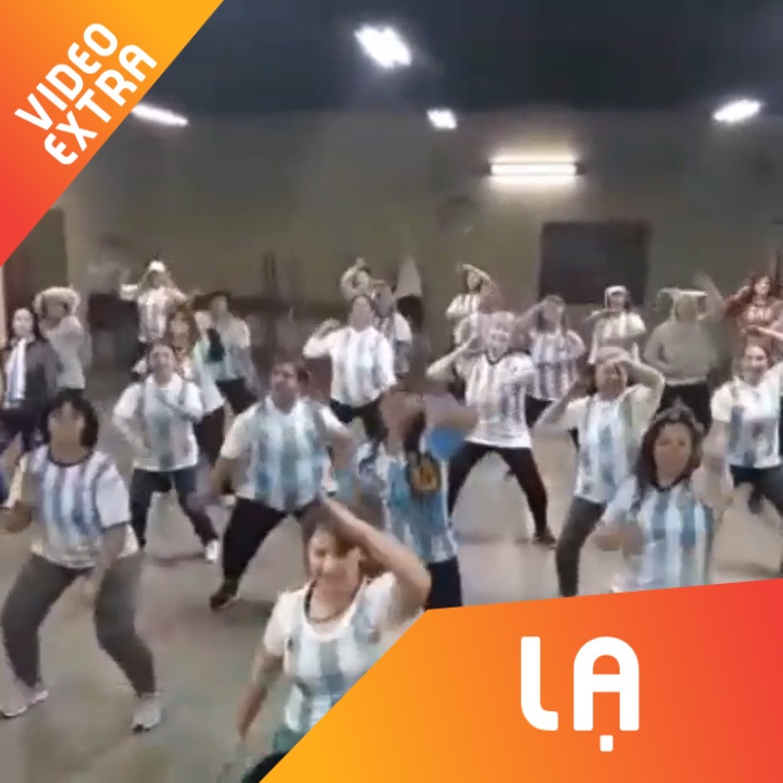 Fan Messi nhay zumba dau voi 30.000 CDV 'Viking' cua Iceland hinh anh