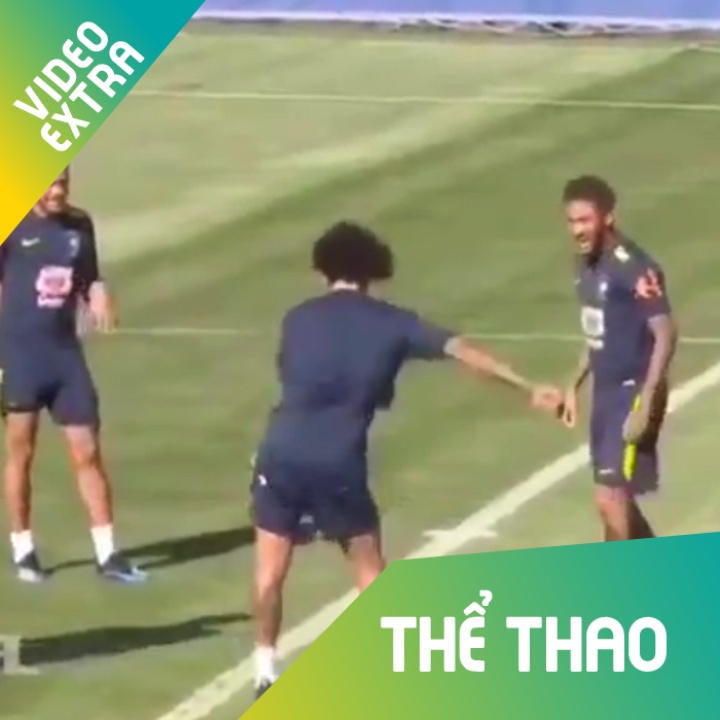 Marcelo day nhay cho Neymar tren san tap hinh anh