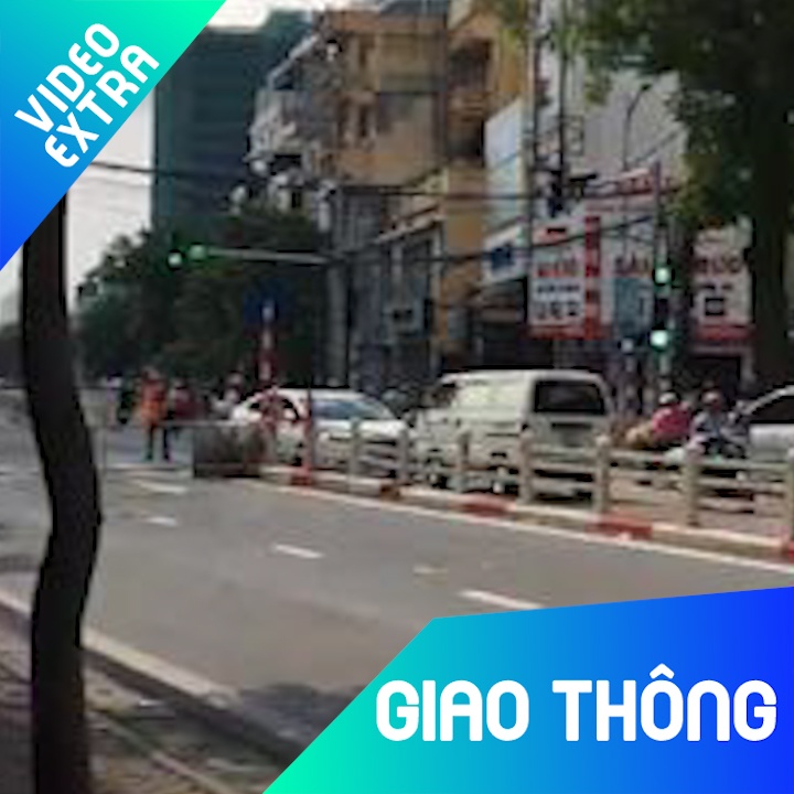 Xe ban tai 'thi gan' ep oto nguoc chieu phai lui lai hinh anh