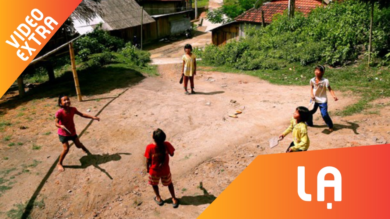 Doc dao 'quan vot' tu che cua tre em vung cao xu Nghe hinh anh