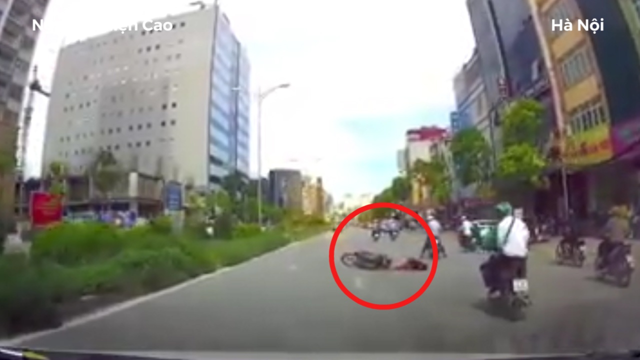 Xe may danh vong, 'xoe' truoc dau oto hinh anh