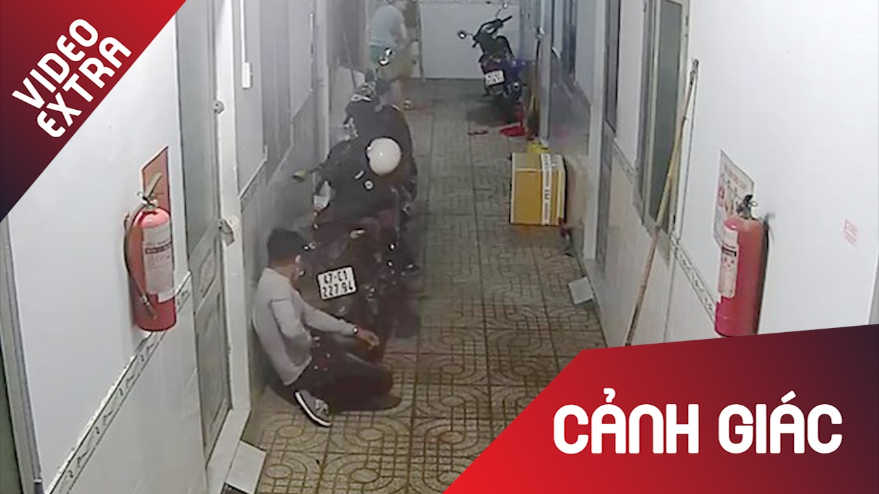 Ten trom dot nhap khu nha tro be khoa xe may Exciter hinh anh