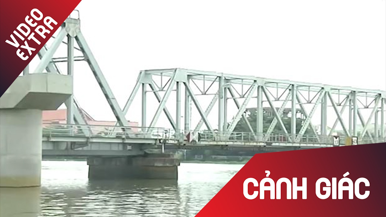 Nhieu nguoi den tu tu, dan cau Binh Loi TP.HCM ghe so World Cup hinh anh