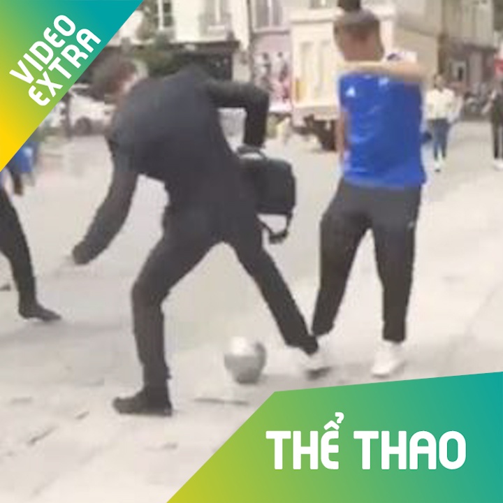 Thich thu voi tro choi da bong treu nguoi di duong hinh anh