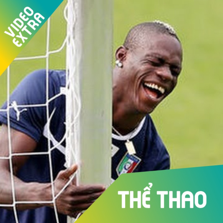 Khong duoc da World Cup, Balotelli di 'pha lang xom' giai khuay hinh anh