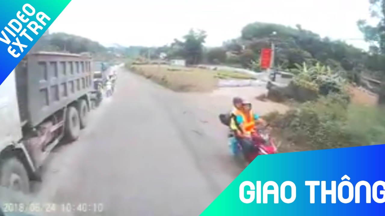 'Phuot thu' phong nguoc chieu, xe tai co mot phen khiep via hinh anh