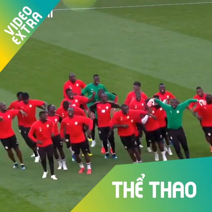 Cau thu Senegal nhay 'flashmob', san sang ha guc Nhat Ban hinh anh