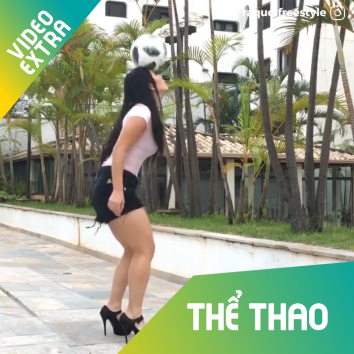 Hot girl mang giay cao got van tang bong dep mat nhu Ronaldo hinh anh