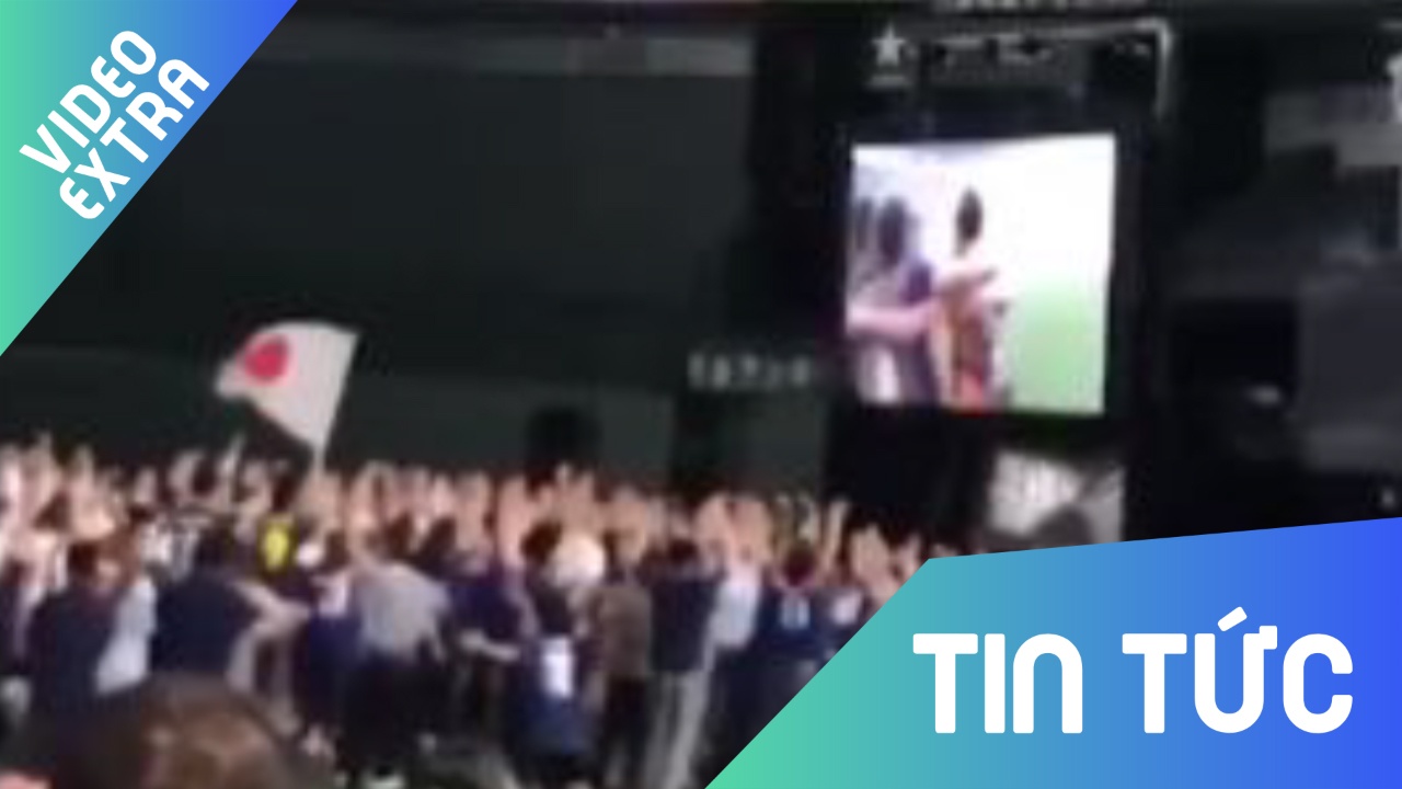 'Tham hoa' khi hang trieu nguoi xem World Cup di ve sinh cung luc hinh anh