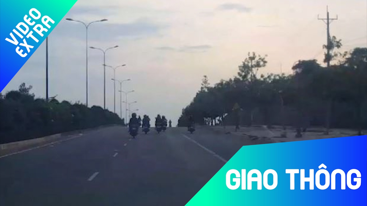 Nhieu xe may chay lan lan, mao hiem phong voi toc do cao tren duong hinh anh