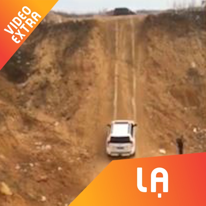 Oto leo doc thang dung khien nguoi xem thot tim hinh anh