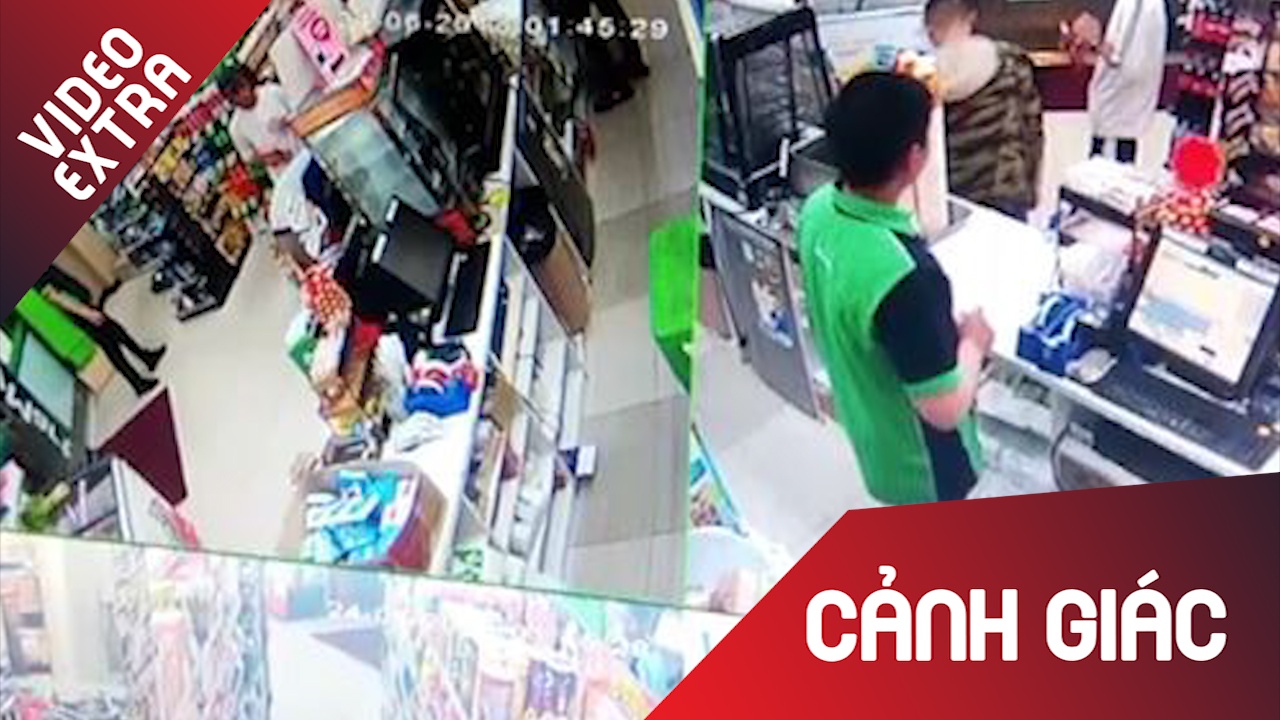 Ba nguoi dan ong ngang nhien vao cuop cua hang tien loi hinh anh