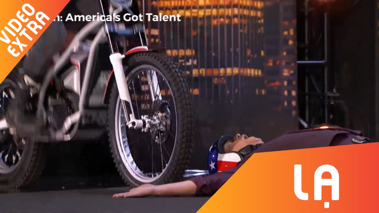 Giam khao 'dung tim' khi thi sinh phong moto bay qua nguoi hinh anh