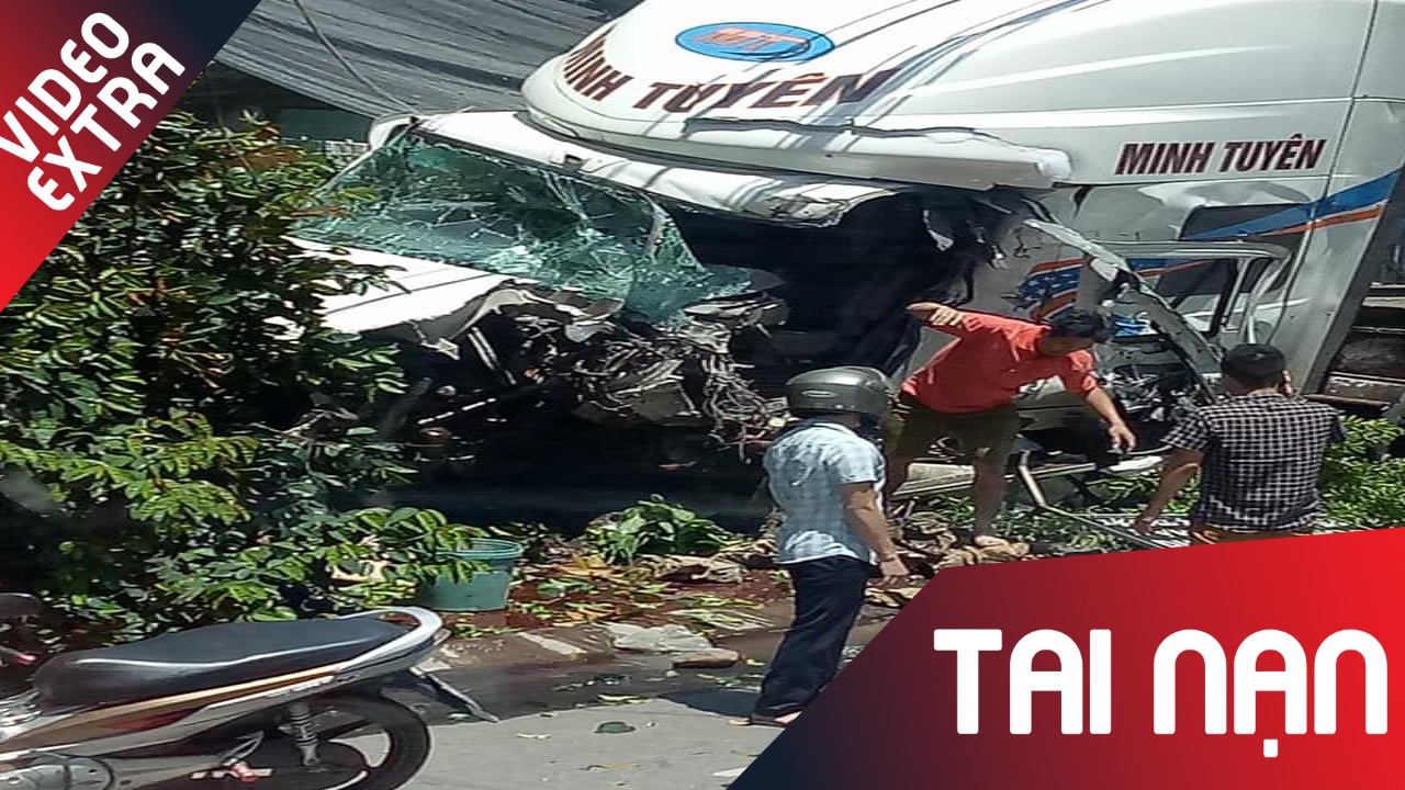 Hai container doi dau, tai xe thoat chet trong gang tac hinh anh