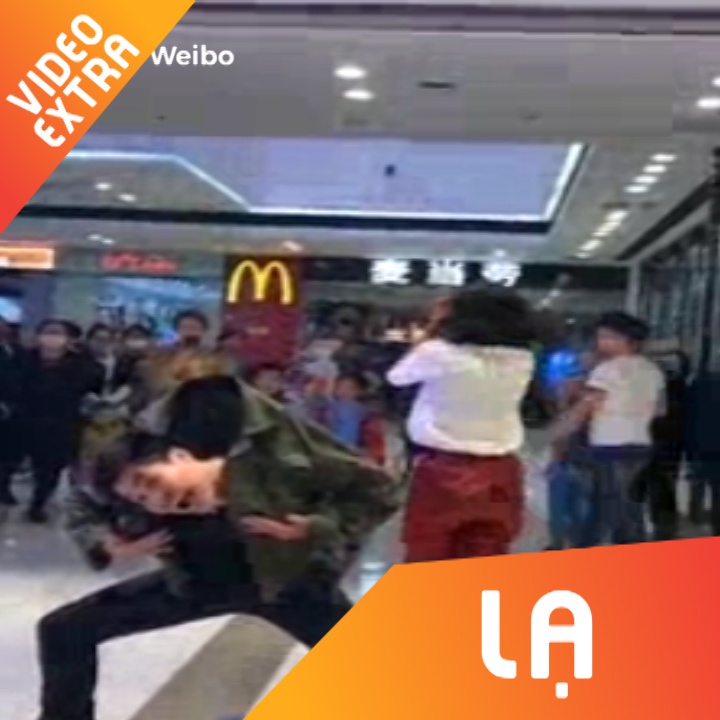 Chang vu cong 'roi dau khoi co' khien co gai hot hoang hinh anh