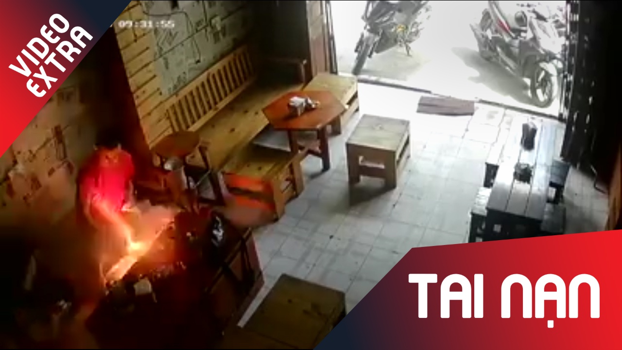 Hot hoang voi thuoc la dien tu 'no' nhu phao hinh anh