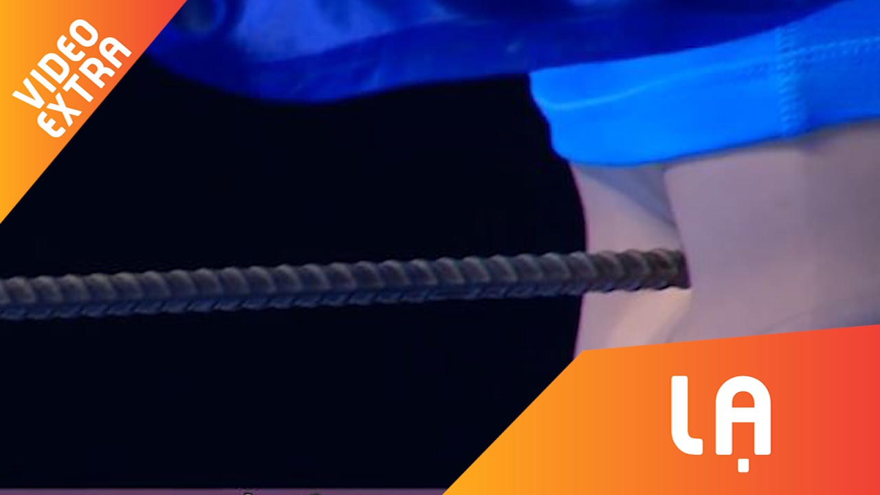 Co gai dung bung be cong thanh sat ngay tai Nguoi Bi An hinh anh