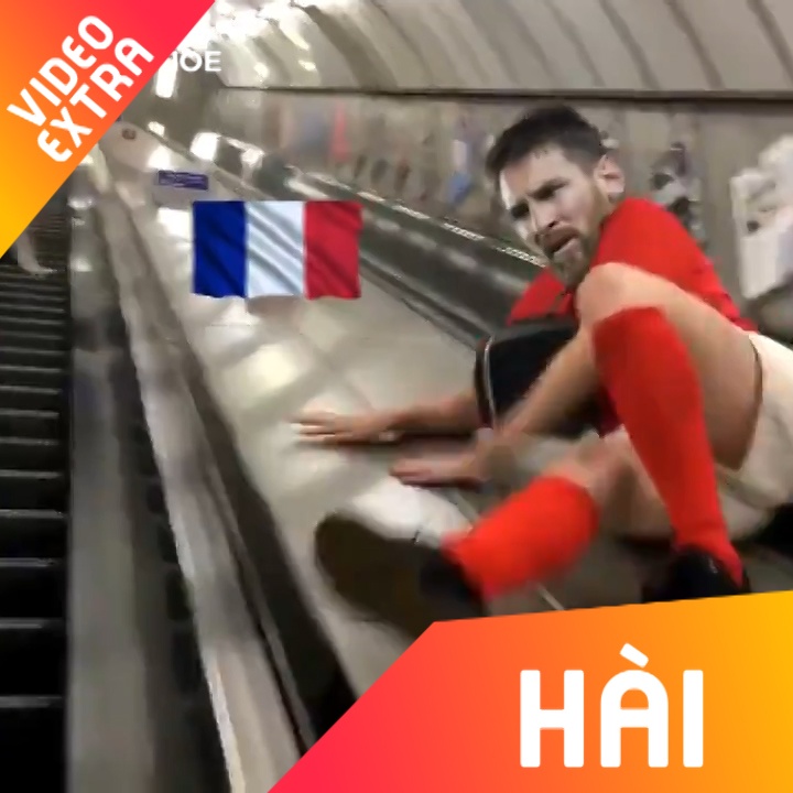 Clip che Messi truot dai ve nuoc truoc doi tuyen Phap hinh anh