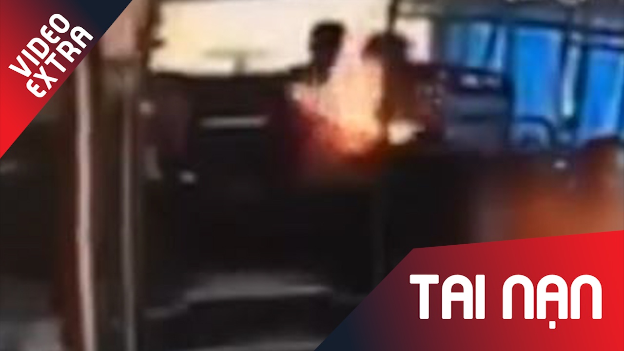 Sac du phong no nhu bom, hanh khach boc chay tren xe buyt Trung Quoc hinh anh