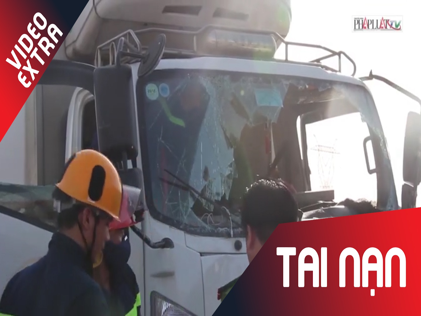 Giai cuu phu xe bi sat dam xuyen qua nguoi hinh anh