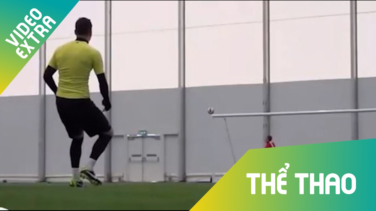 Nhung pha sut bong dang cap khien thu mon chi biet 'chon chan' nhin hinh anh