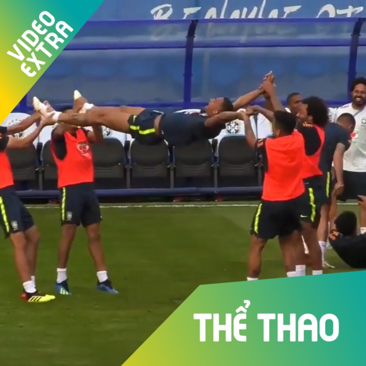 DT Brazil choi dua tren san tap, Neymar lam be mat tro ly HLV hinh anh