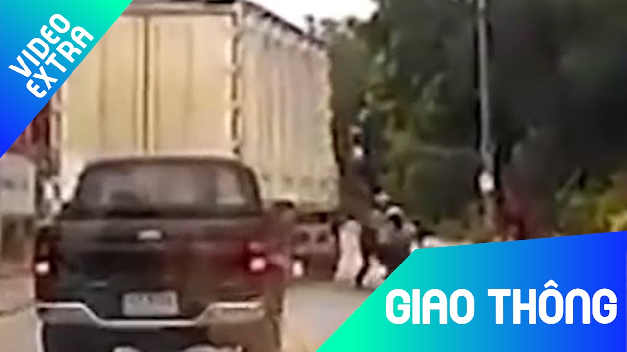 Pha danh lai dieu nghe don nga 2 ten cuop cua tai xe xe tai hinh anh