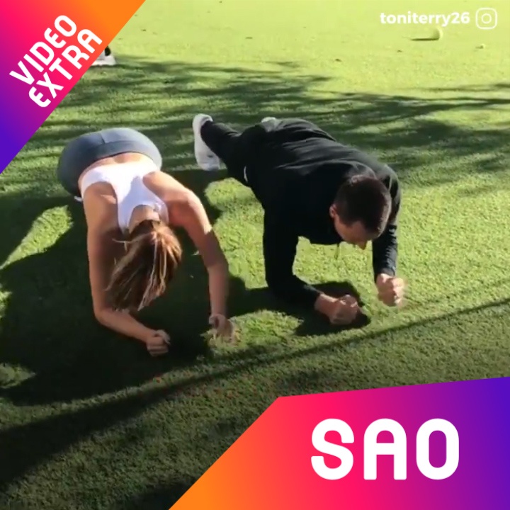 Ronaldo, Alves va nhung cau thu cham tap gym cung ban gai hinh anh