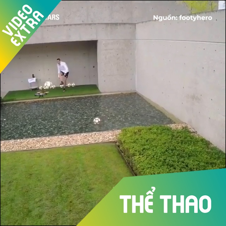 Ronaldo choi 'ngong' dung drone lam muc tieu tap bong hinh anh