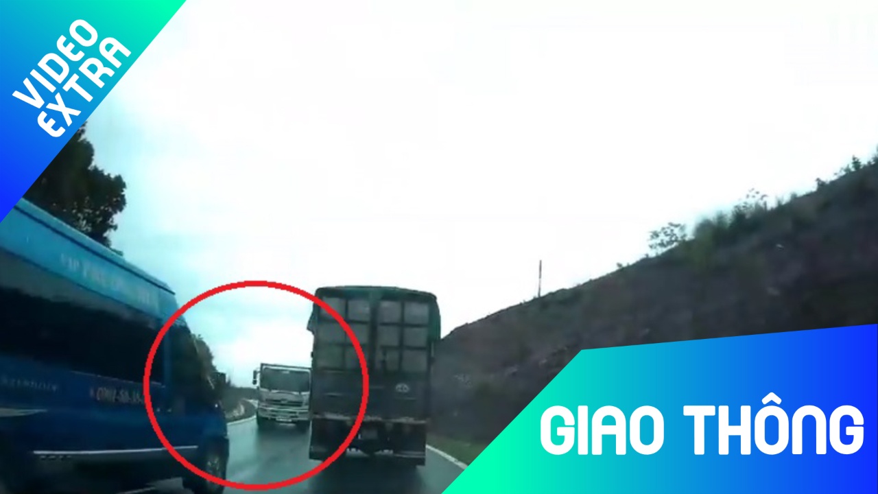 Xe khach 16 cho vuot au, suyt bi dam nat o Quang Ninh hinh anh