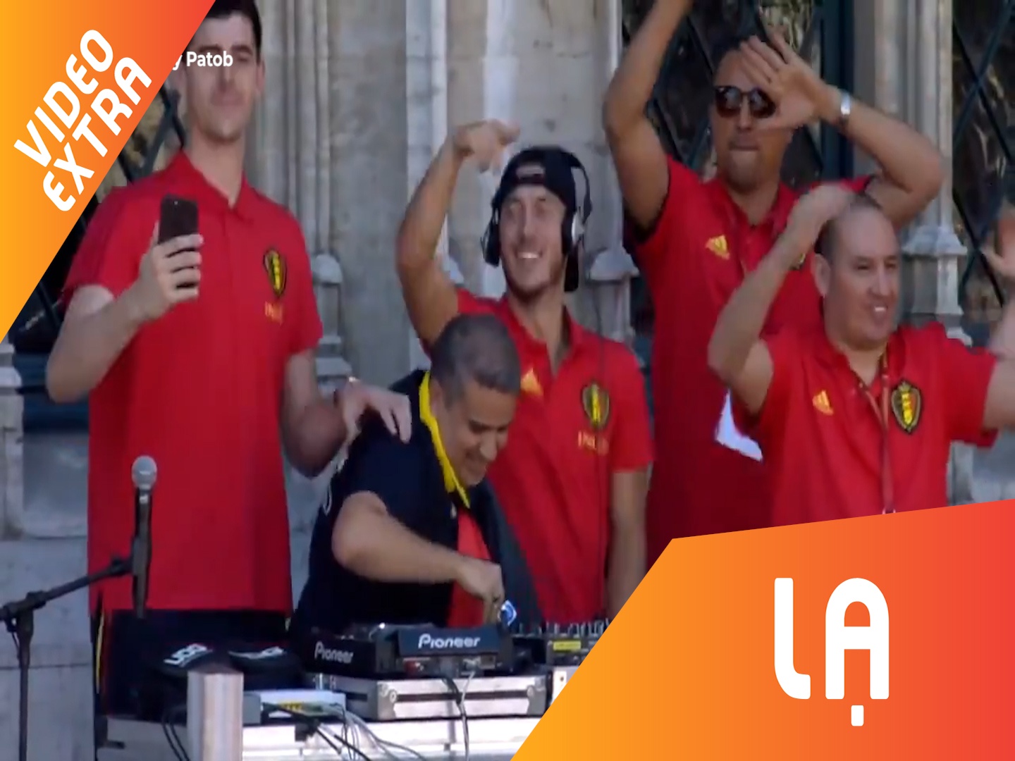 Eden Hazard choi DJ, 'quay' het minh cung bien nguoi ham mo hinh anh