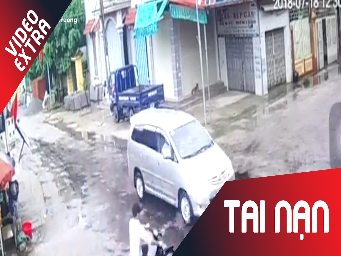 Tong thang dau oto, thanh nien vang xa hang chuc met hinh anh