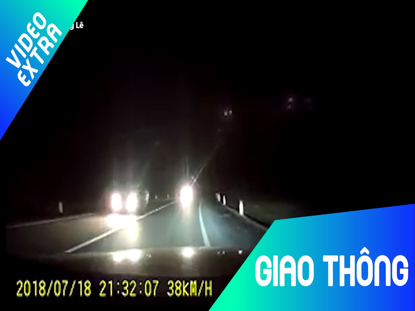 Xe khach vuot au, tai xe oto co mot phen hoang so trong dem hinh anh