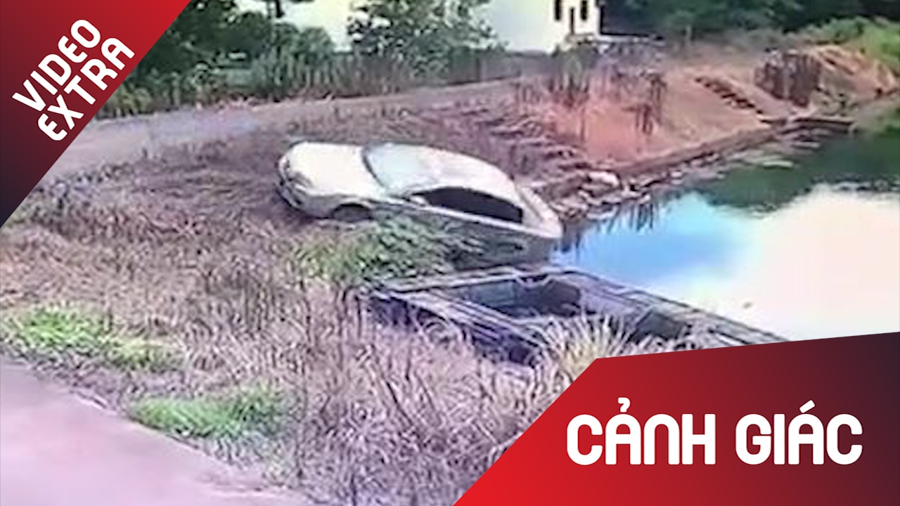 Tai xe lui oto thang xuong ao hinh anh