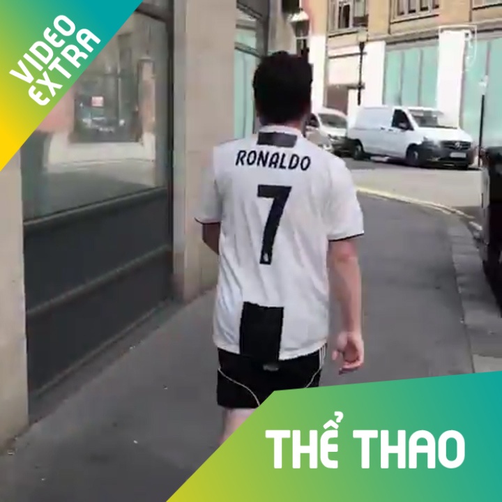 Cach chuyen ao Real thanh dong phuc Juve cho fan Ronaldo hinh anh