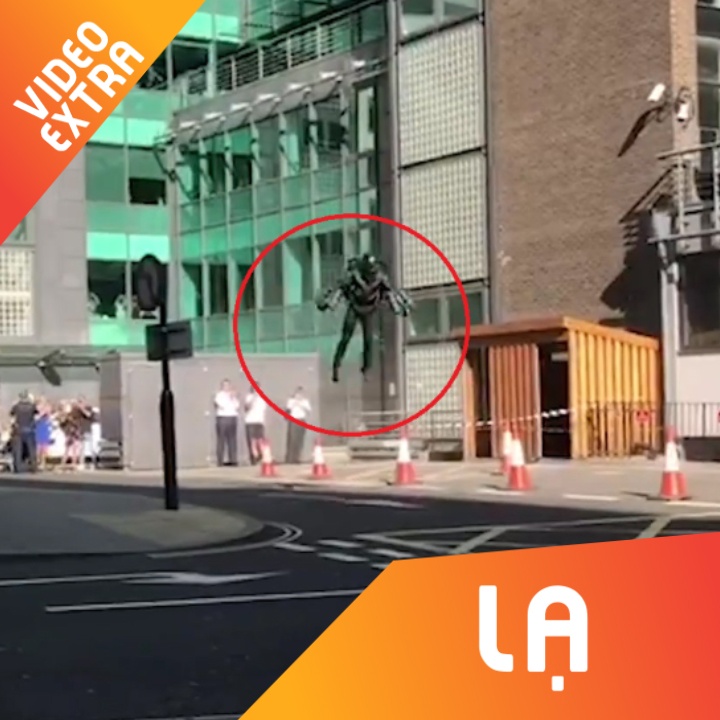 'Ironman' tu che ao giap bay giua duong hinh anh