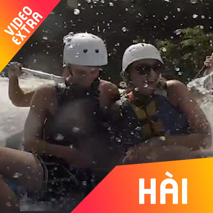 Cau hon hoi hop, chu re lam roi nhan kim cuong xuong nuoc hinh anh